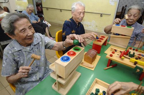 人口问题图片_反思人口老龄化问题