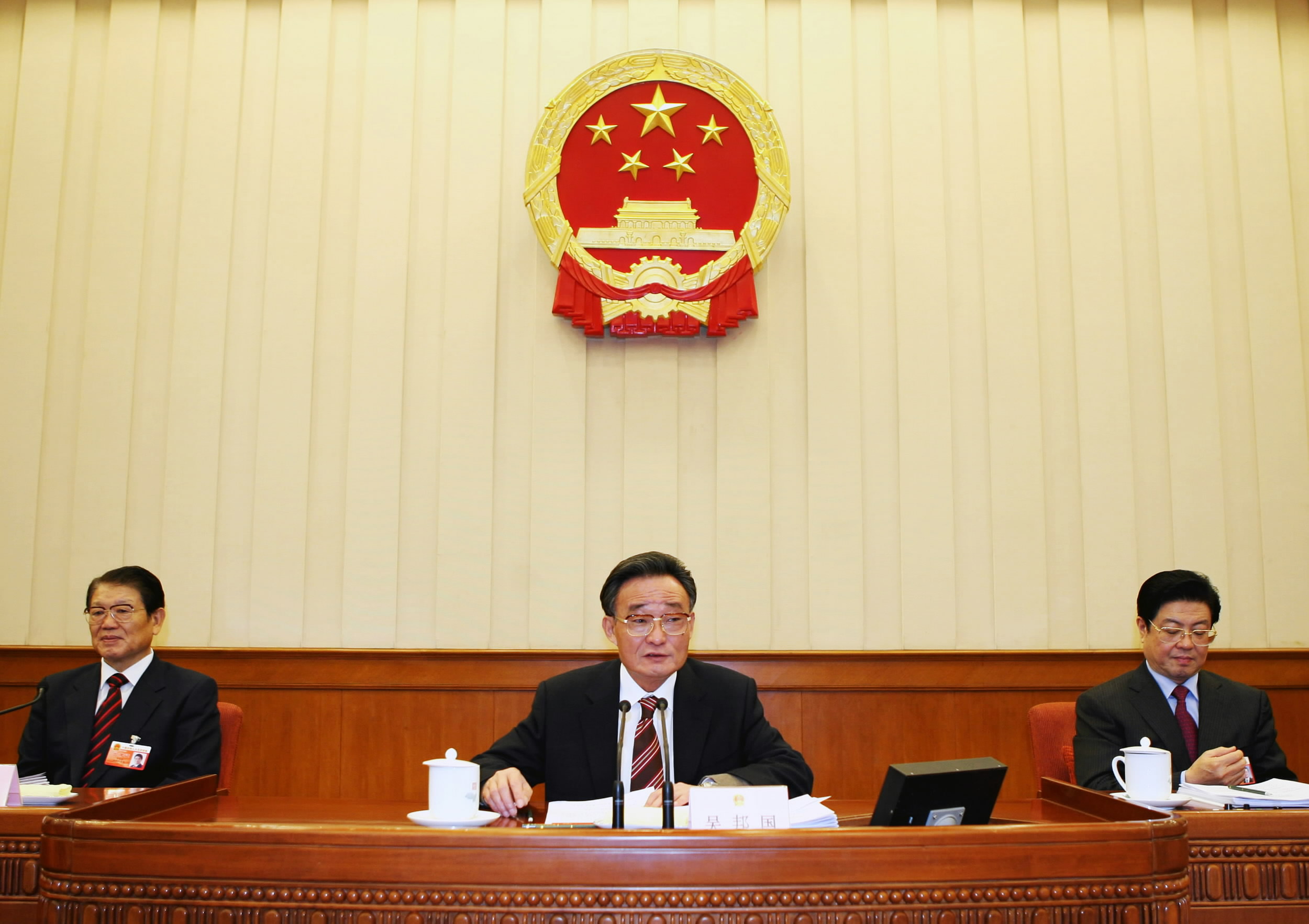 十届人大五次会议主席团举行第二次会议
