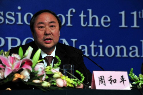 这是文化部副部长周和平在回答记者提问.新华社记者 刘泉龙 摄