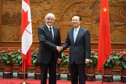 杨洁篪在京与来访的加拿大外交部长坎农举行会