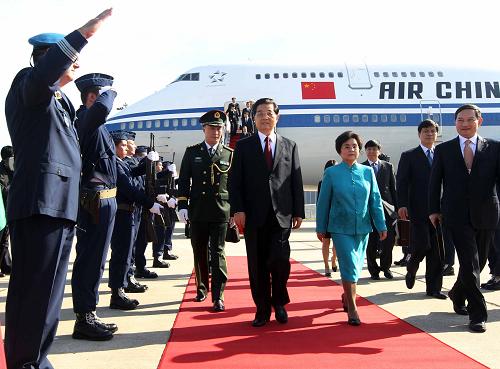月6日,中国国家主席胡锦涛乘专机抵达里斯本,开始对葡萄牙进行