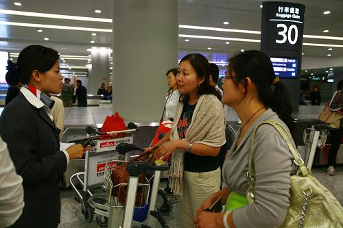 上航飞机接回一批滞留泰国中国旅客