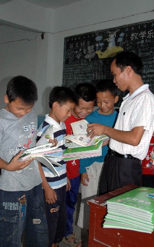     9月1日上午,耒阳市灶市街道办事处零洲小学