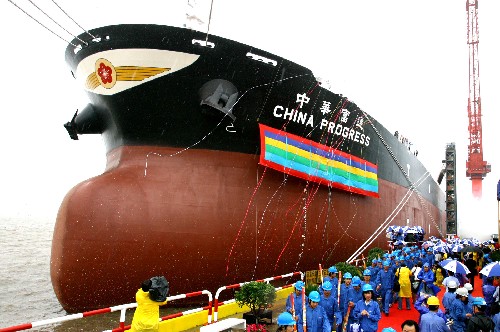 祖国大陆为台湾建造的"中华富进"号巨轮在沪交付