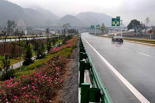 沪陕高速公路10月底全线通车