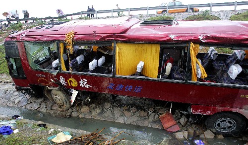 福建宁德发生一起特大交通事故 10人死亡