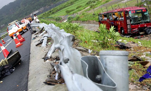 福建宁德发生一起特大交通事故 10人死亡