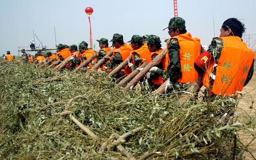 山西举行黄河防汛抢险演练