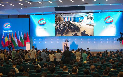 中国-中东欧国家地方领导人会议在重庆举行