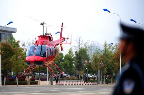 武汉启用警用直升机空中巡逻(图1)