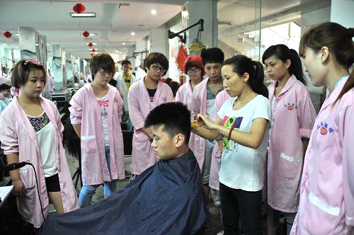 美容美发店装修设计应该怎么做才能半岛体育,半岛体育官方网站,百家乐棋牌返水最高平台,半岛体育官网入口链接更加的有个性？美容美发店装修设计图纸