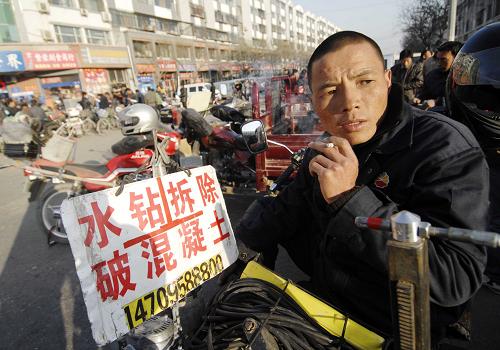 "找活难"与"招工难"并存