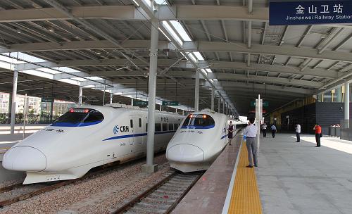 上海首条市域铁路开通试运营