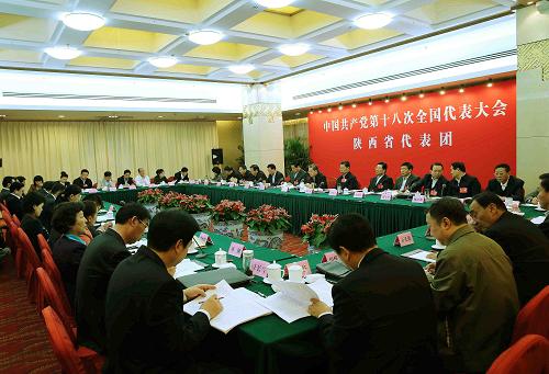 这是陕西省代表团的分组讨论现场.新华社记者 刘卫兵 摄
