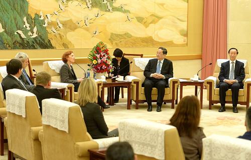 俞正声会见欧洲社会党代表团