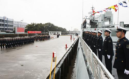 吉安舰入列海军东海舰队