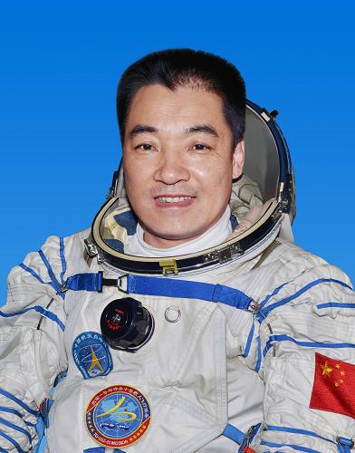 中国航天员聂海胜、张晓光、王亚平