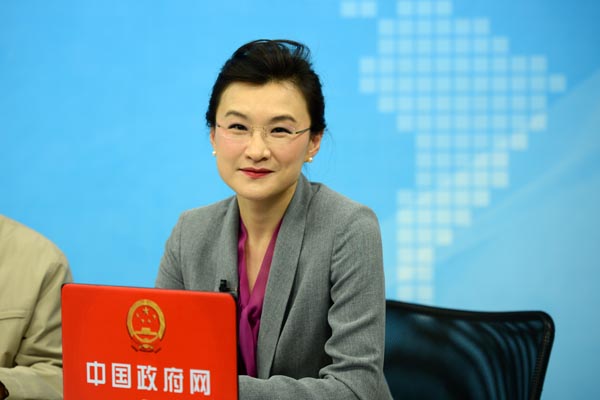 主持人董倩