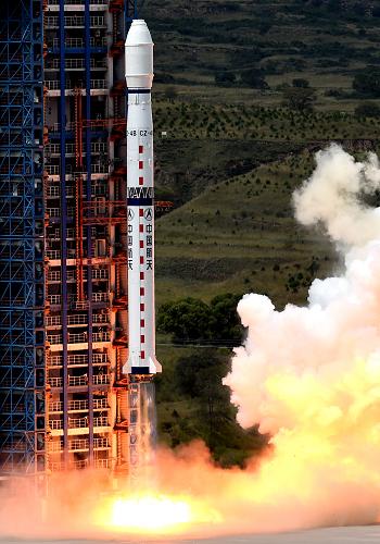 9月8日,搭载遥感卫星二十一号的长征四号乙运载火箭点火升空.