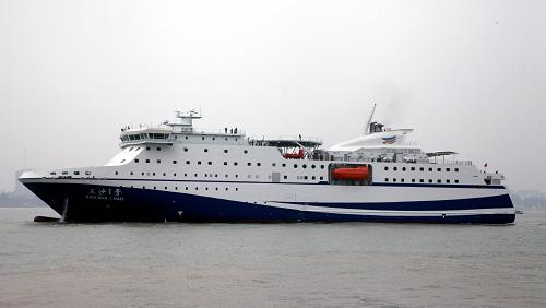 "三沙1号"交通补给船成功首靠海口