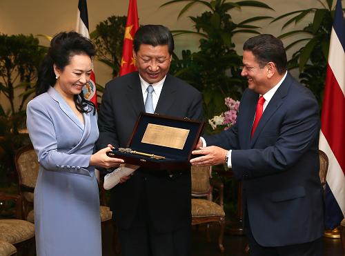 国家主席习近平和夫人彭丽媛接受圣何塞城市钥匙