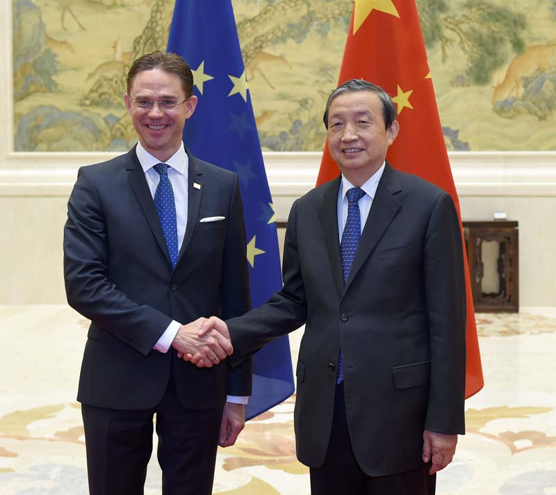 9月28日，国务院副总理马凯与欧盟委员会副主席卡泰宁在北京共同主持第五次中欧经贸高层对话。