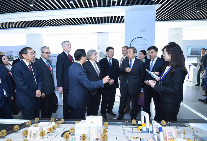 3月18日，核安保示范中心展示活动在北京举行。国务院副总理马凯与美国能源部部长莫尼兹共同出席开幕式并致辞。