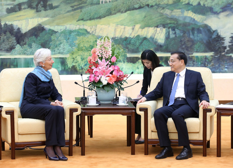 3月21日，国务院总理李克强在北京人民大会堂会见来华出席中国发展高层论坛2016年年会的国际货币基金组织总裁拉加德。