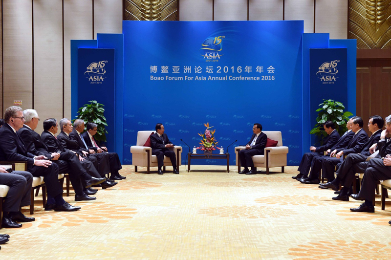 3月24日，国务院总理李克强在海南博鳌会见博鳌亚洲论坛理事长福田康夫和理事会部分成员。