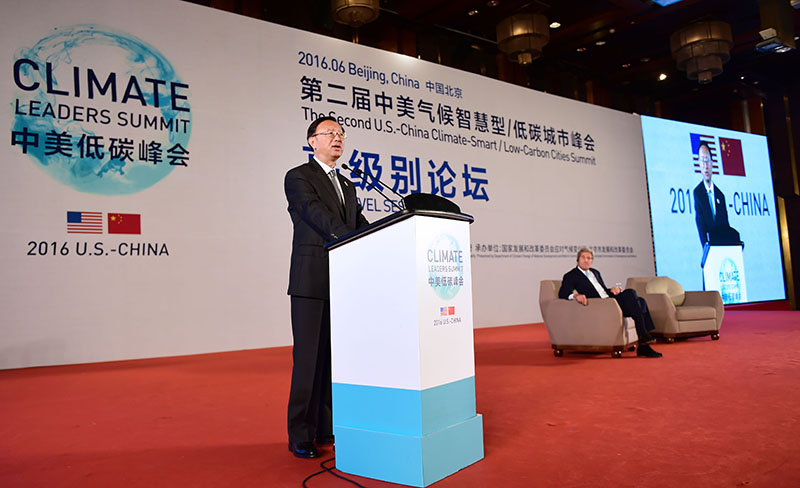 6月7日，中国国务委员杨洁篪在北京与美国国务卿克里共同出席第二届中美气候智慧型/低碳城市峰会。新华社记者 张铎 摄