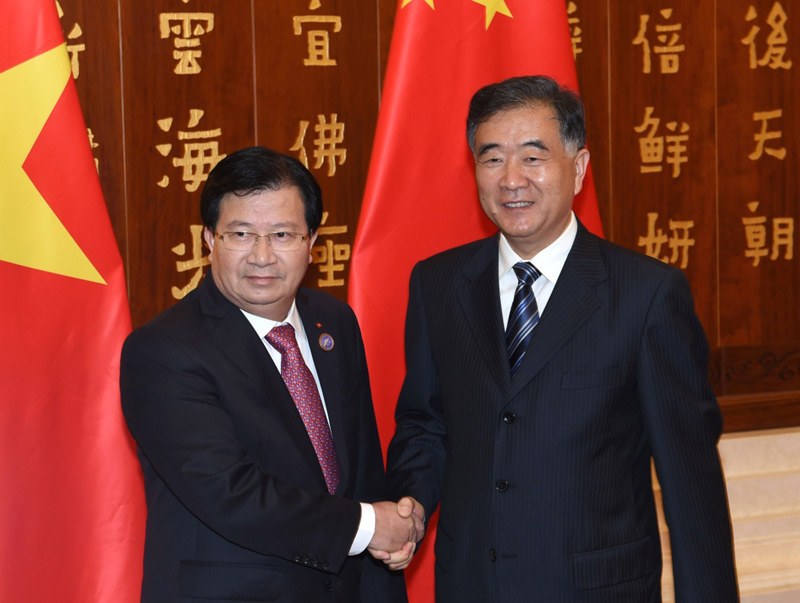 6月12日，中国国务院副总理汪洋在昆明会见来华出席第四届中国-南亚博览会开幕式的越南副总理郑庭勇。