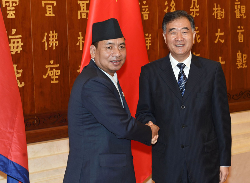 6月12日，中国国务院副总理汪洋在昆明会见来华出席第四届中国-南亚博览会开幕式的尼泊尔副总统普恩。