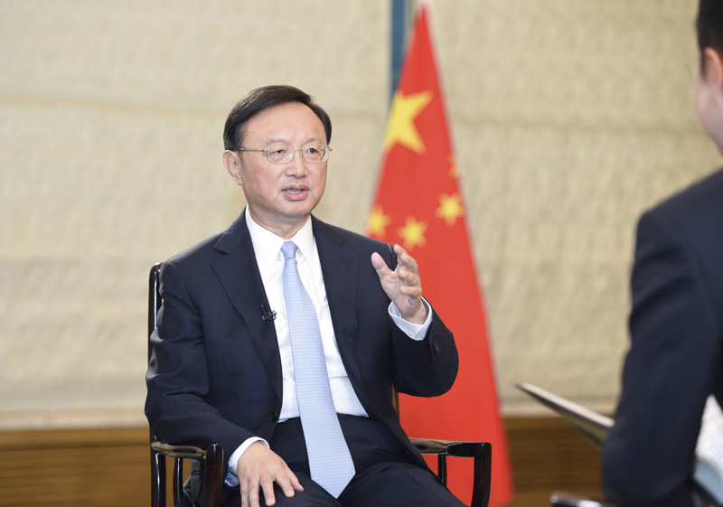 7月14日，国务委员杨洁篪就南海仲裁案仲裁庭作出所谓裁决接受中央媒体采访，全面阐述中方有关立场主张。