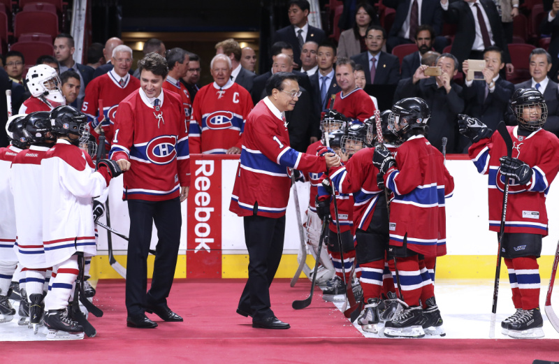 总理特鲁多共同到访蒙特利尔加拿大人冰球队
