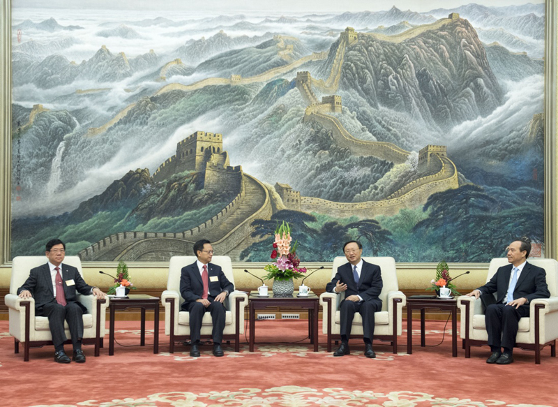 9月28日，国务委员杨洁篪在北京人民大会堂会见以会长陈绍雄为团长的香港专业及资深行政人员协会访京团。