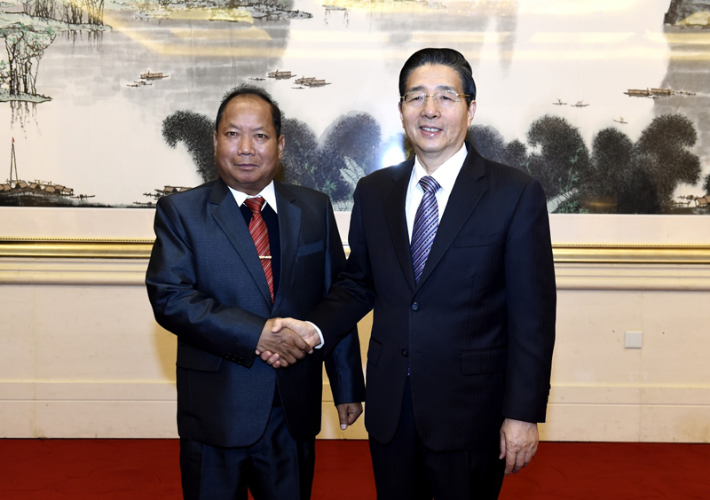 11月17日，国务委员、公安部部长郭声琨在北京会见老挝公安部部长宋乔。