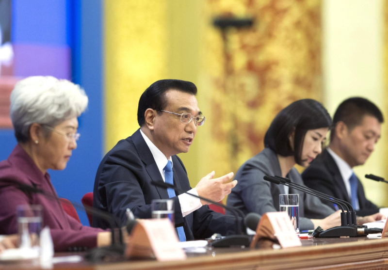 3月15日，国务院总理李克强在北京人民大会堂与中外记者见面，并回答记者提问。 