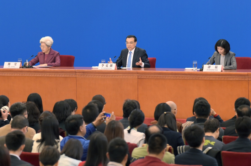 3月15日，国务院总理李克强在北京人民大会堂与中外记者见面，并回答记者提问。