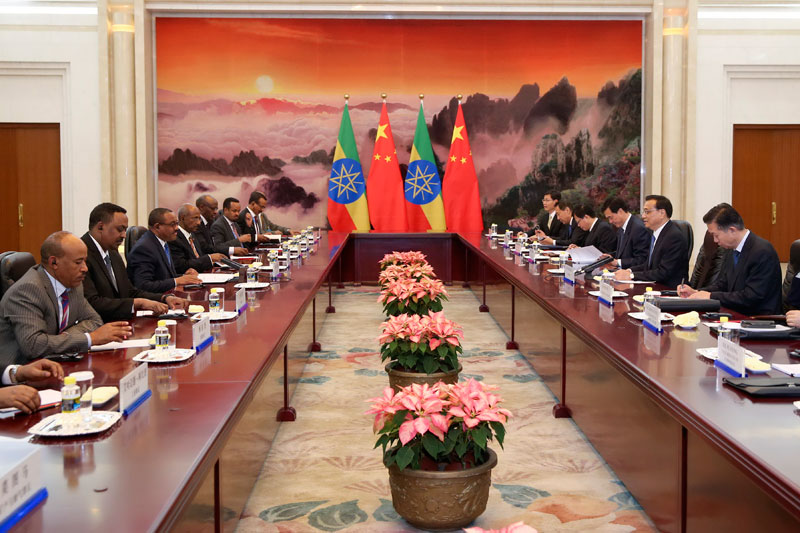 国务院总理李克强12日下午在人民大会堂会见来华出席“一带一路”国际合作高峰论坛的埃塞俄比亚总理海尔马里亚姆。