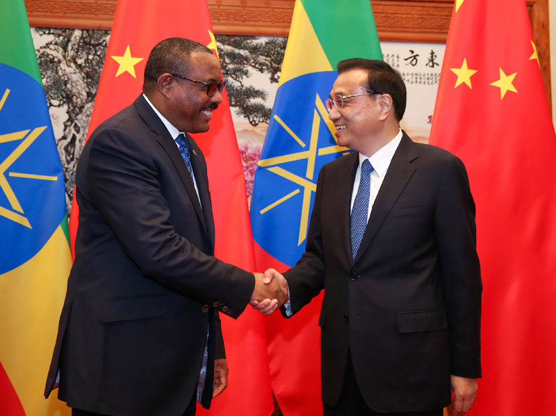 国务院总理李克强12日下午在人民大会堂会见来华出席“一带一路”国际合作高峰论坛的埃塞俄比亚总理海尔马里亚姆。
