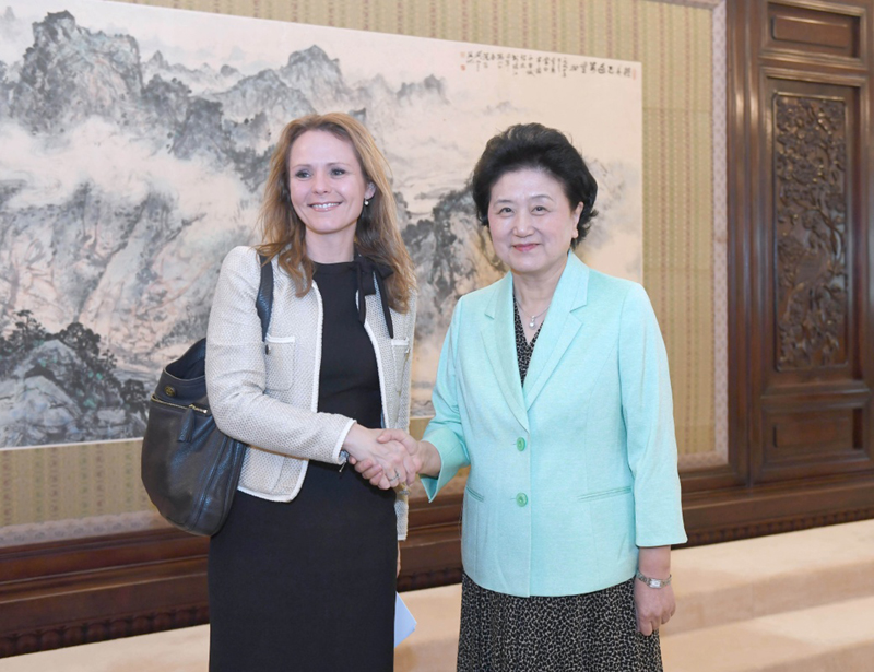 5月25日，国务院副总理刘延东在北京会见世界反兴奋剂机构副主席、挪威文化大臣琳达·海勒兰。