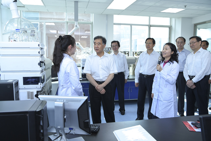 5月25日，国务院副总理汪洋到中国农业科学院考察调研。