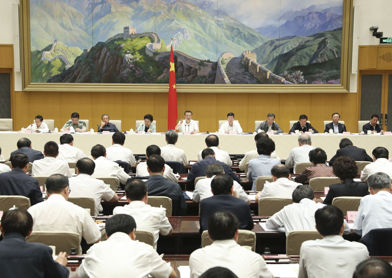李克强：用法治为放管服改革“护航”