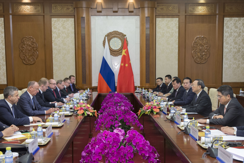 7月26日，国务委员杨洁篪在北京同俄罗斯联邦安全会议秘书帕特鲁舍夫共同主持中俄第十三轮战略安全磋商。
