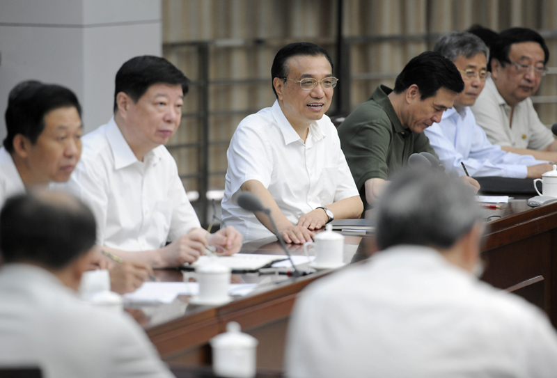 近日,中共中央政治局常委、国务院总理李克强召开部分新登记企业负责人座谈会。
