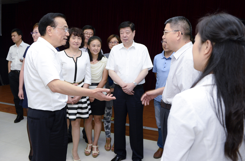 近日,中共中央政治局常委、国务院总理李克强召开部分新登记企业负责人座谈会。