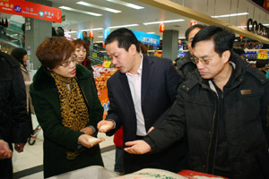 粮食局副局长曾丽瑛在北京市调研粮油市场情况