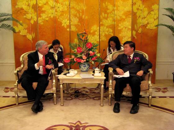 卫生部部长陈竺在上海会见美国和法国医药界客