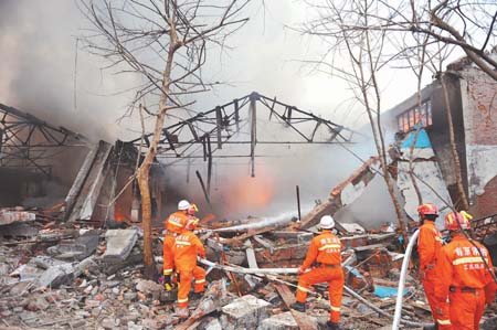 南京化工厂发生爆炸事故 公安机关全力以赴救