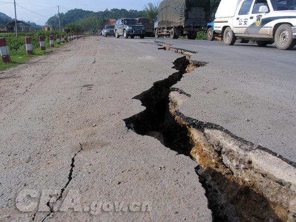 云南省宁洱6.4级地震现场应急工作紧张有序开